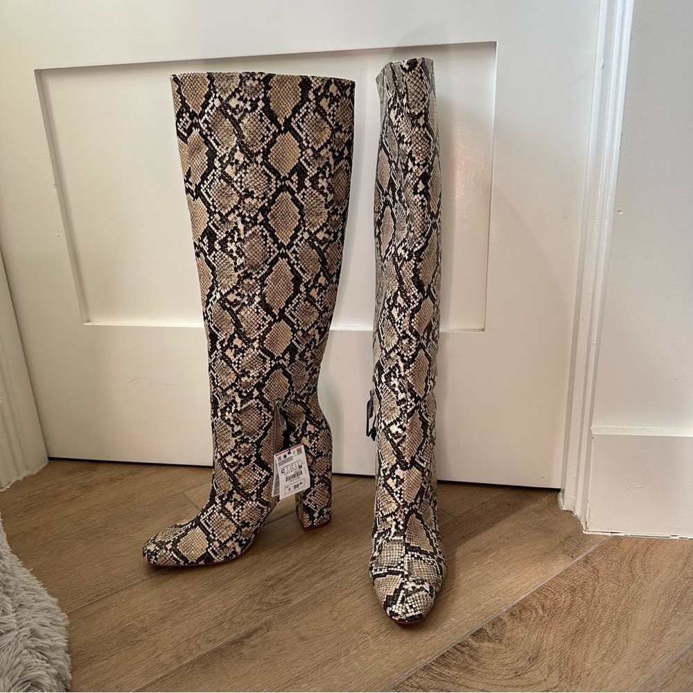 NWT never worn snake print Zara boots size US11/EUR42